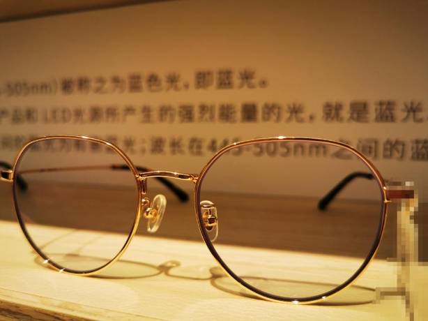 網(wǎng)紅產(chǎn)品 防藍(lán)光眼鏡 真的能護(hù)眼嗎 專(zhuān)家這樣說(shuō)